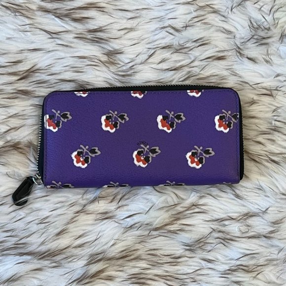 Coach Accordion Zip Wallet With Floral Print - Picture 2 of 4